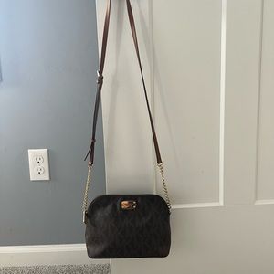 Michael Kors crossbody bag in beautiful condition!!